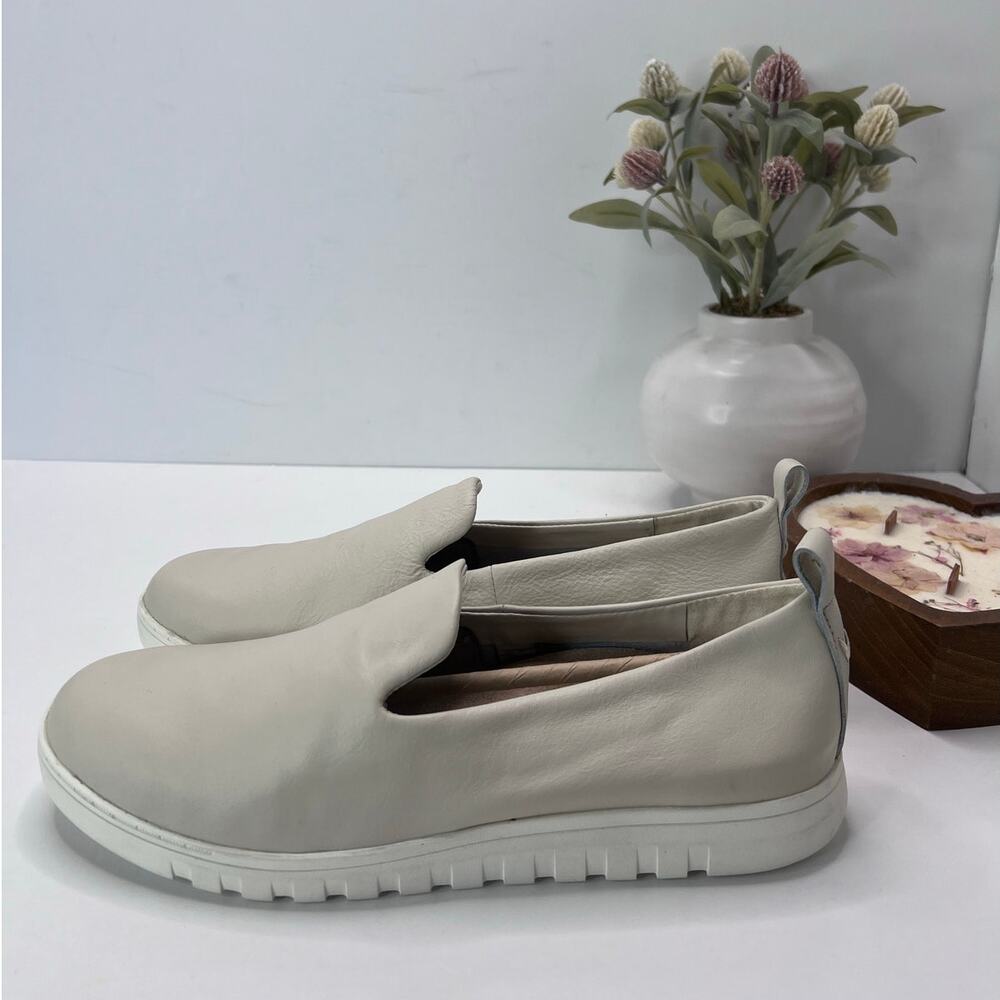 Vionic Uptown Willa Leather Slip-On Loafer Cream Women 10 Wide Comfort